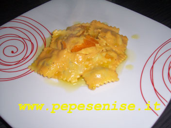 RAVIOLI AI FUNGHI PORCINI CON CREMA DI ZUCCA AL PROFUMO D'ARANCIA